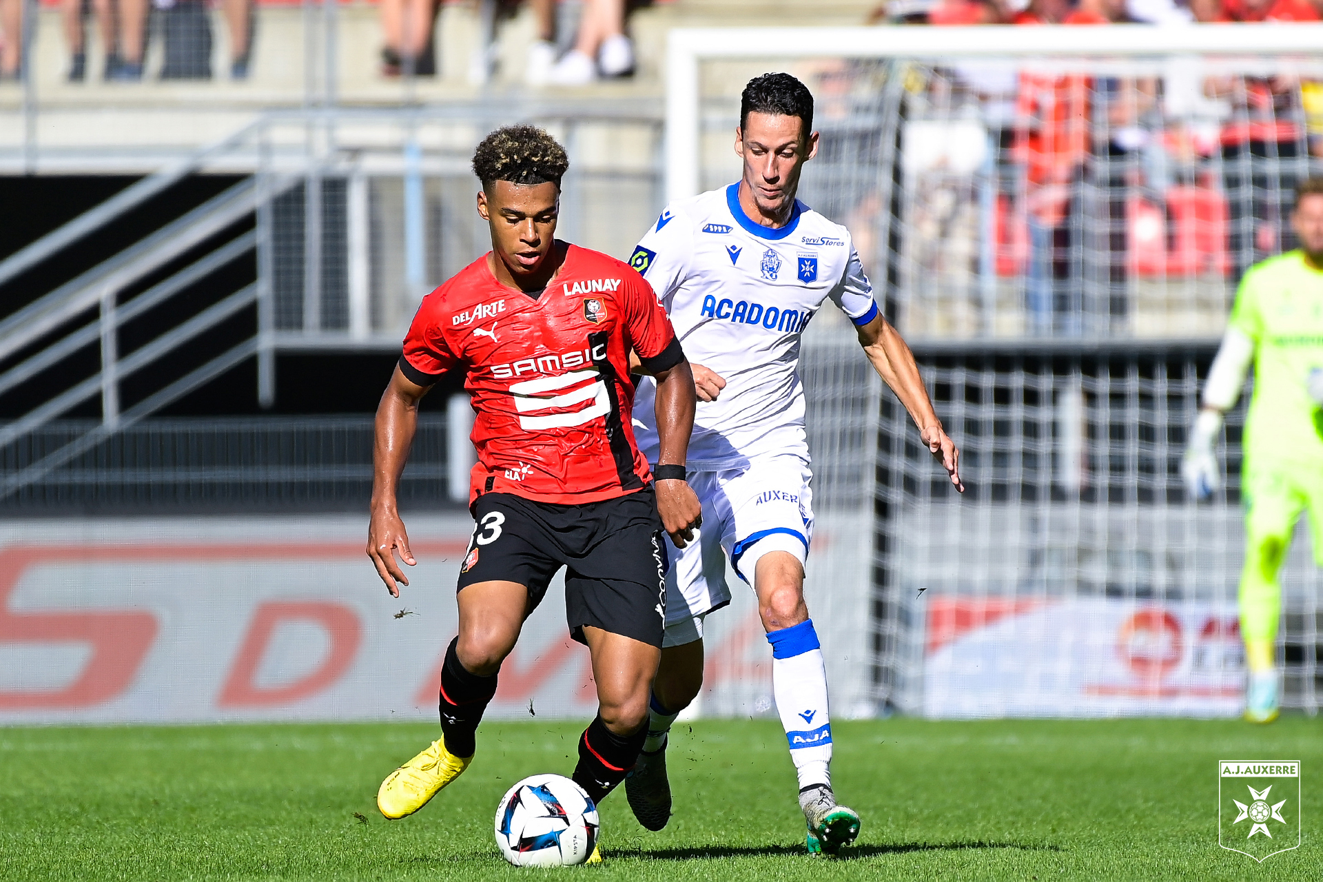 九游娱乐APP-菲尼克斯太阳训练开放日，赛前更衣室发声引欢呼，法甲在即，年轻球员得到机会的简单介绍